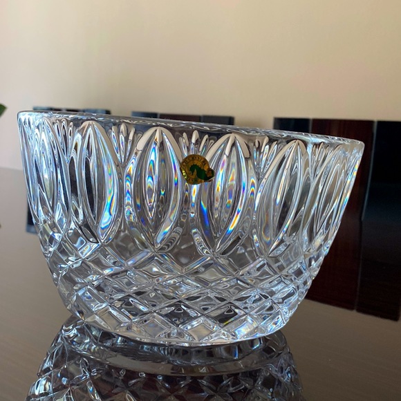 NWOT Waterford Crystal fruit 🍎 bowl.d.Brand newnever used.Best offer